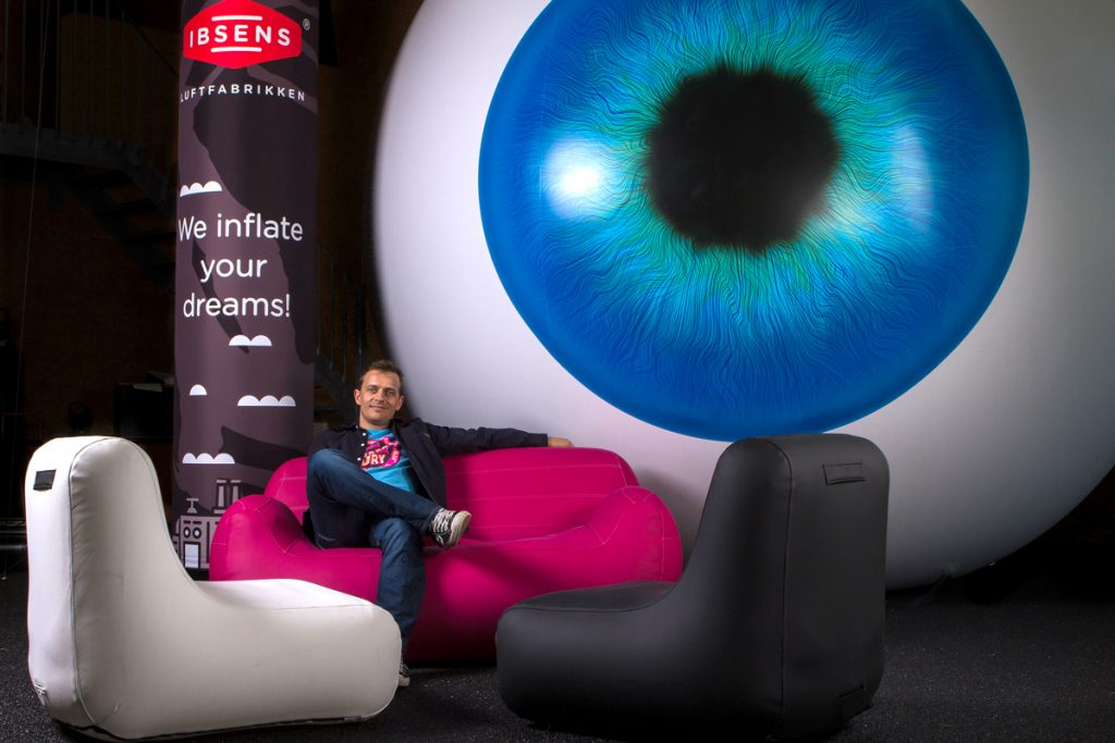 Kæmpe balloner som scene rekvisit