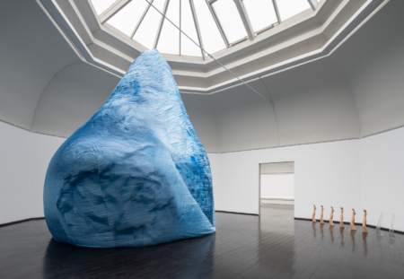 Oppustelig kunst: 6 meter højt isbjerg